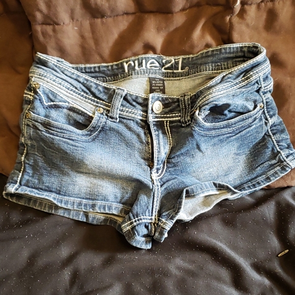 Run 21 shorts
